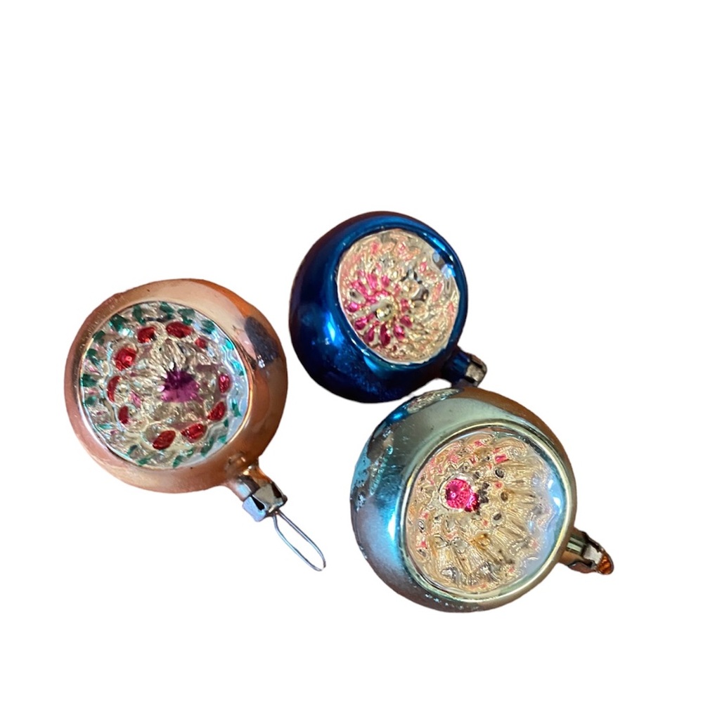 3 vintage indented ornaments 💚